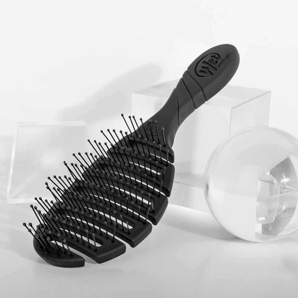 Wet Brush Pro Flex Dry Oval Black